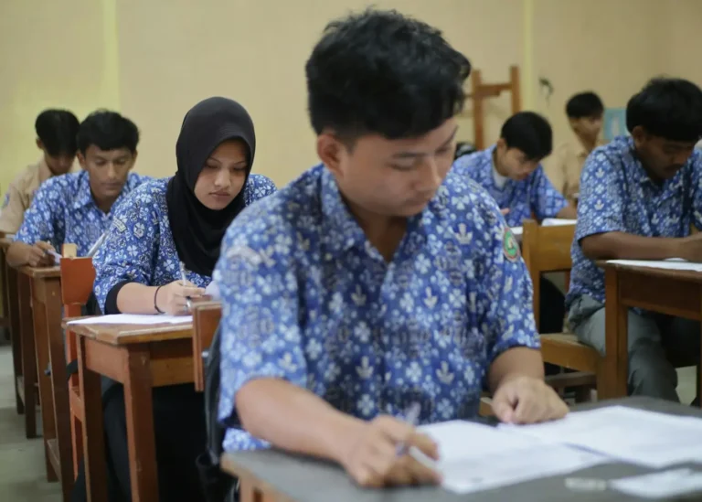 Learner planning IELTS General Training letter and essay